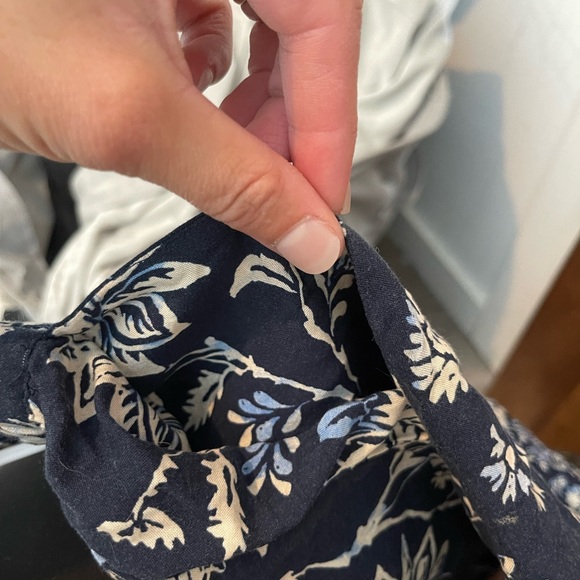 H&M Shorts Blue and White Floral Pleated Flowy Loose Summer Size 4 - Picture 4 of 6